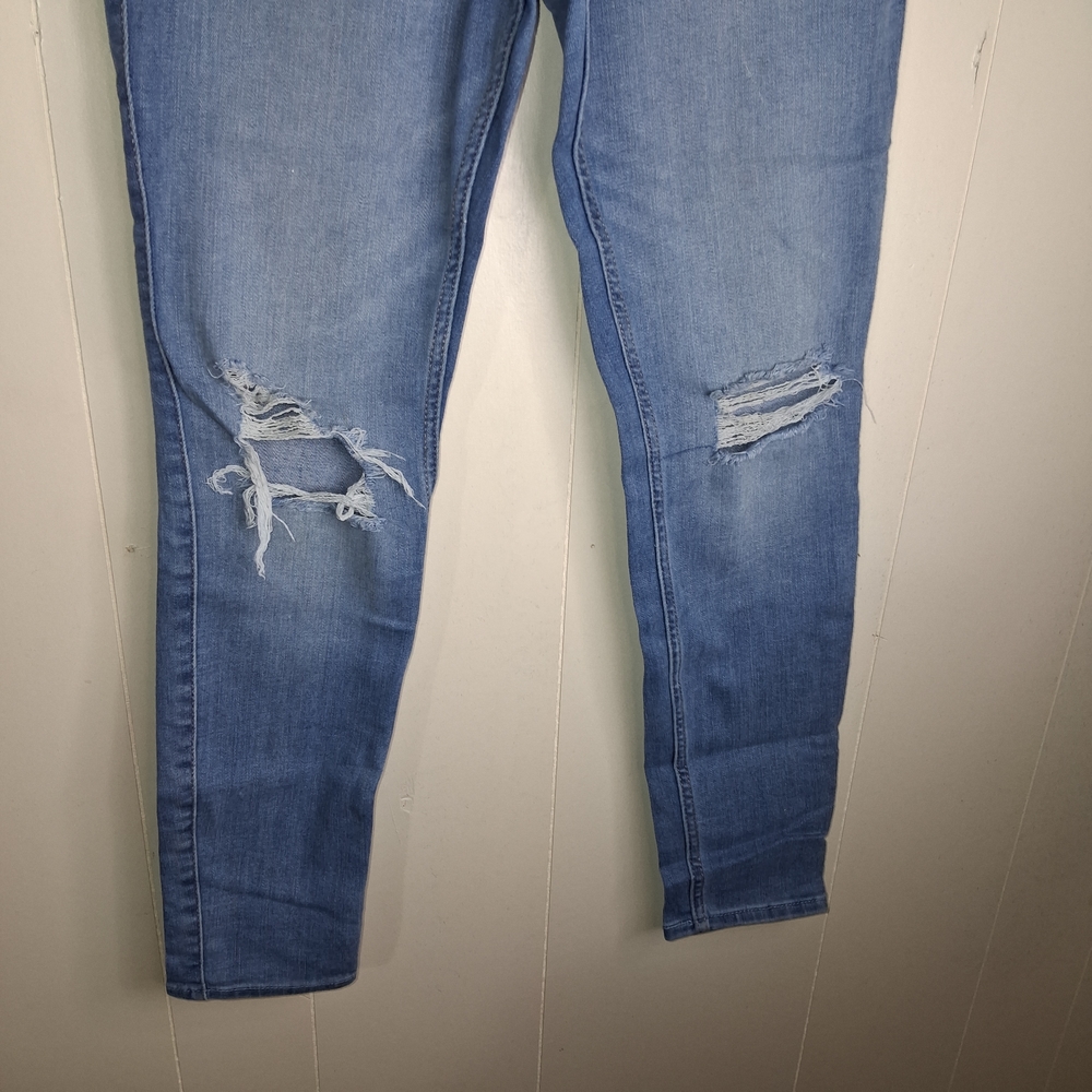 Hollister Women's Skinny Jeans - Light Blue - Picture 4 of 6